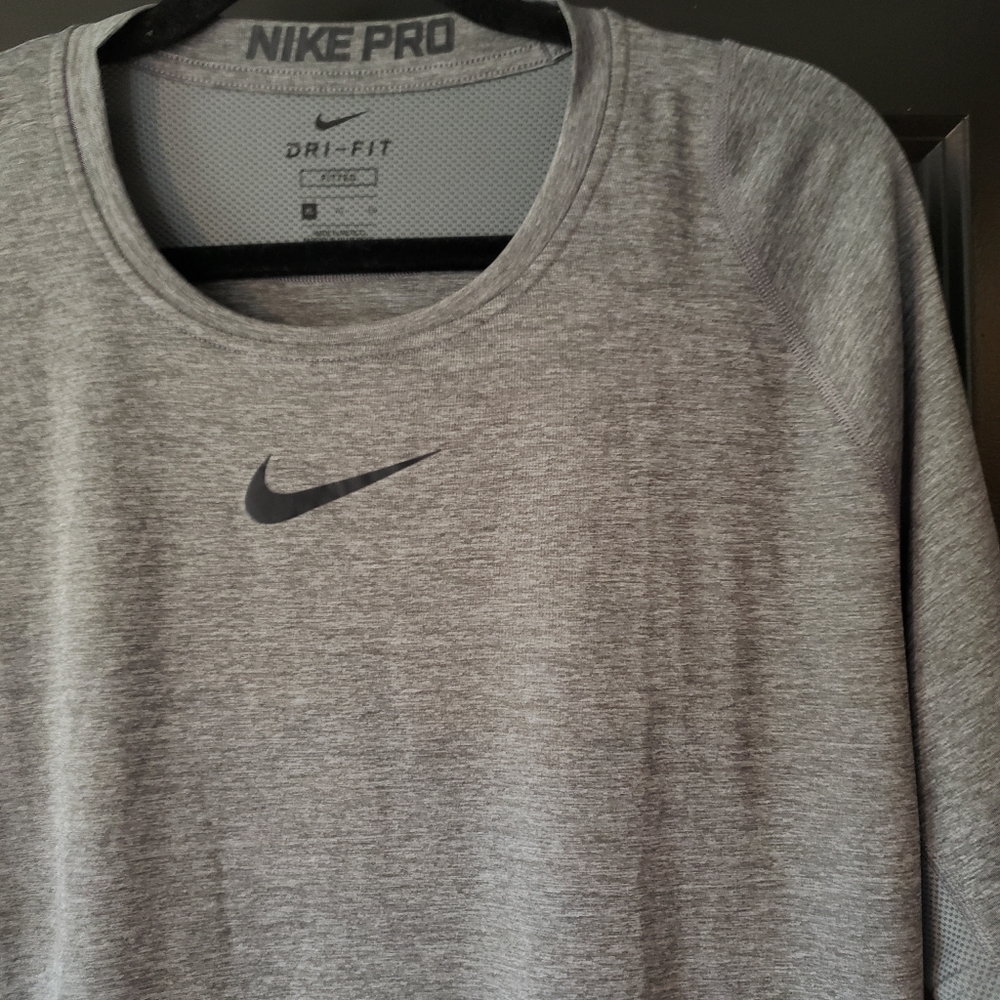 Nike Pro Short Sleeve, Size XL